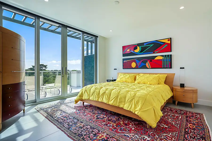PRIMARY SUIT-BALCONY ACCESS PRIMARY SUIT-BALCONY ACCESS