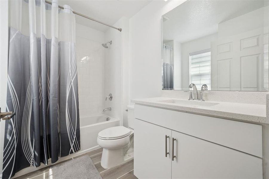 Furnished interior view inside a new home in , Mount Dora (Image 50).