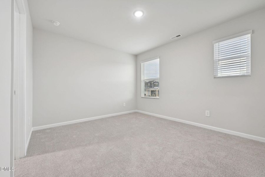 28-web-or-mls-Raleigh - Oak Manor - 548