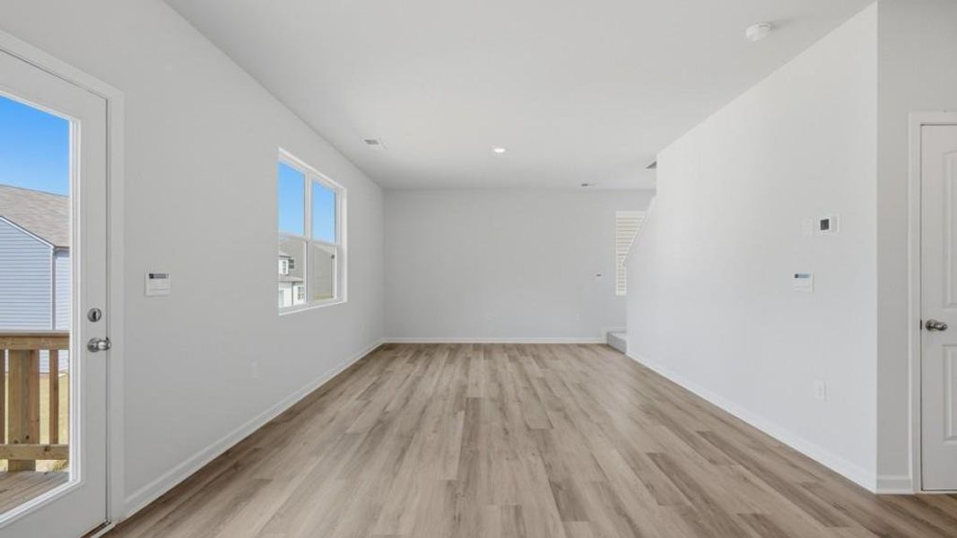 Spacious, unfurnished interior of a new home in Oakleigh Glen, Dallas (Image 29).