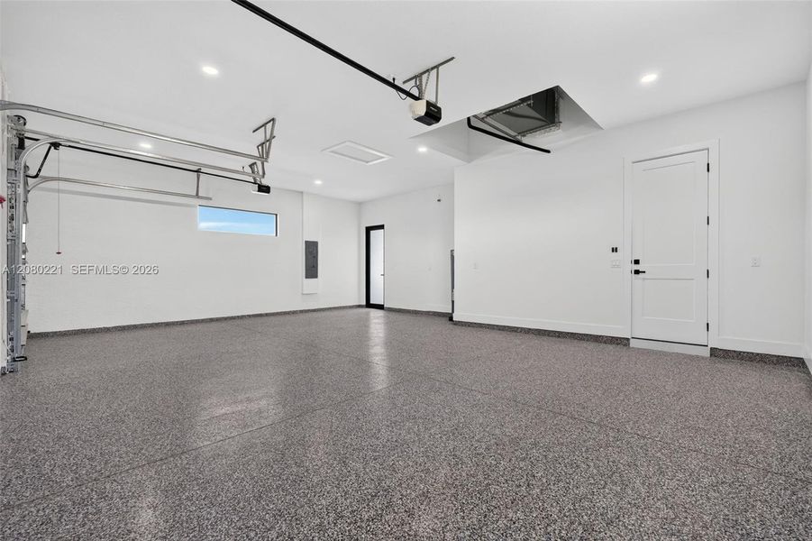 Spacious, unfurnished interior of a new home in , Cape Coral (Image 71).