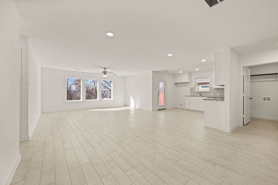 Spacious, unfurnished interior of a new home in Runaway Bay, Runaway Bay (Image 16).