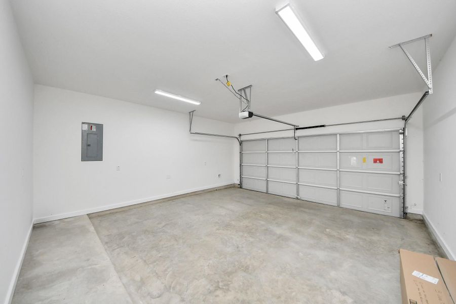 Spacious, unfurnished interior of a new home in , Houston (Image 15).