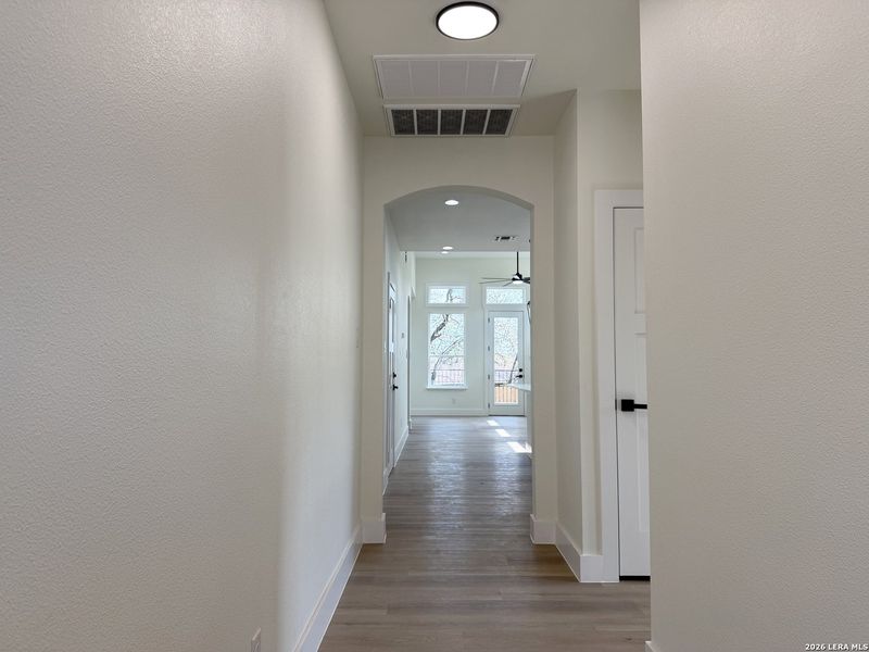 Spacious, unfurnished interior of a new home in , San Antonio (Image 29).