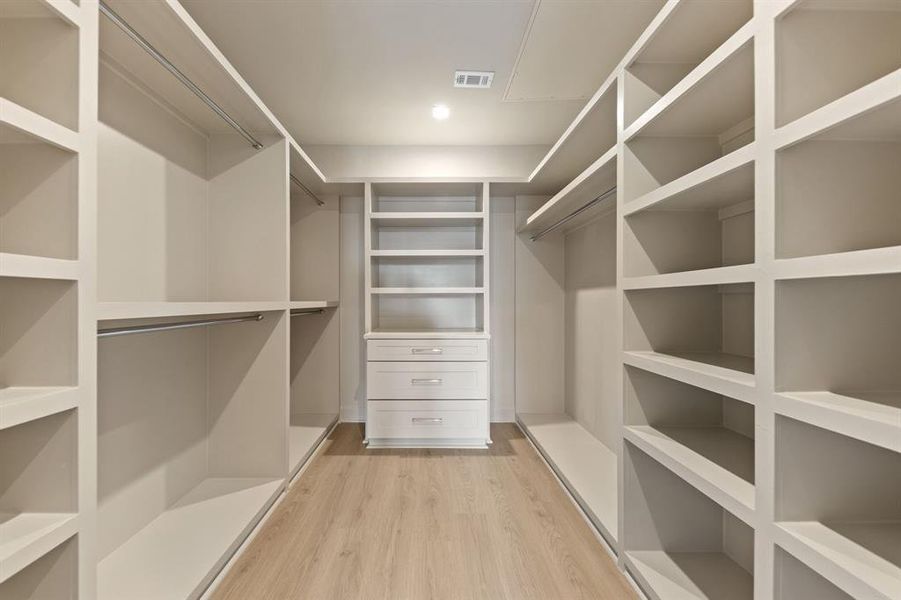 Spacious, unfurnished interior of a new home in , Dallas (Image 20).