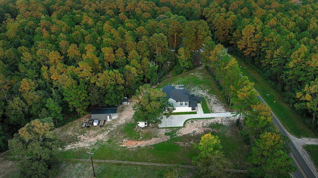 Exterior details and patio area of a home in , Willis (Image 4).