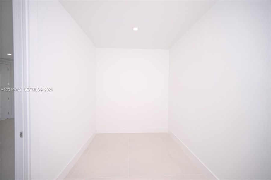 Spacious, unfurnished interior of a new home in , Doral (Image 28).