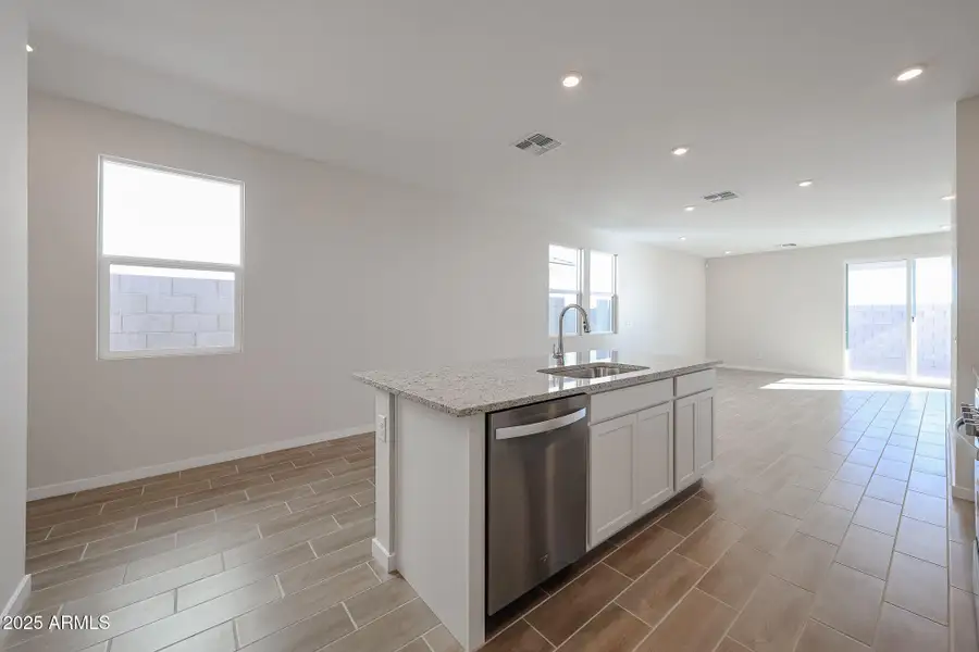 13_New-Move-in-Ready-Home_Teravalis_Buck 13_New-Move-in-Ready-Home_Teravalis_Buck