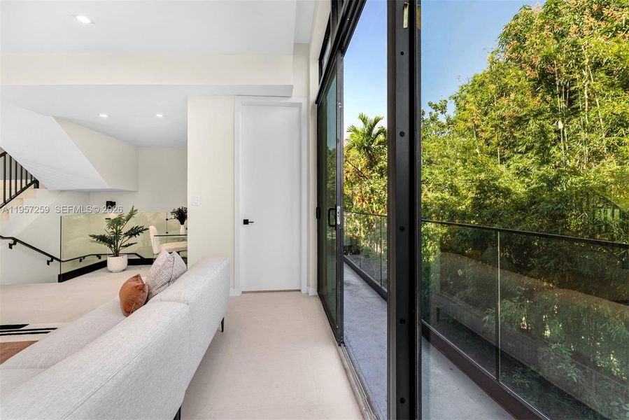 Exterior details and patio area of a home in , Miami (Image 28).