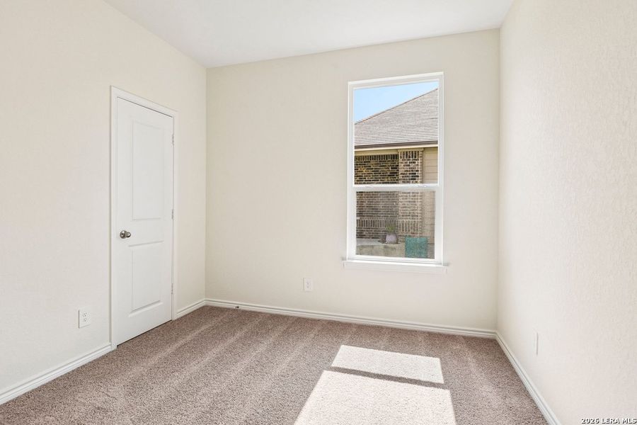 Spacious, unfurnished interior of a new home in Woodside Farms, Seguin (Image 26).