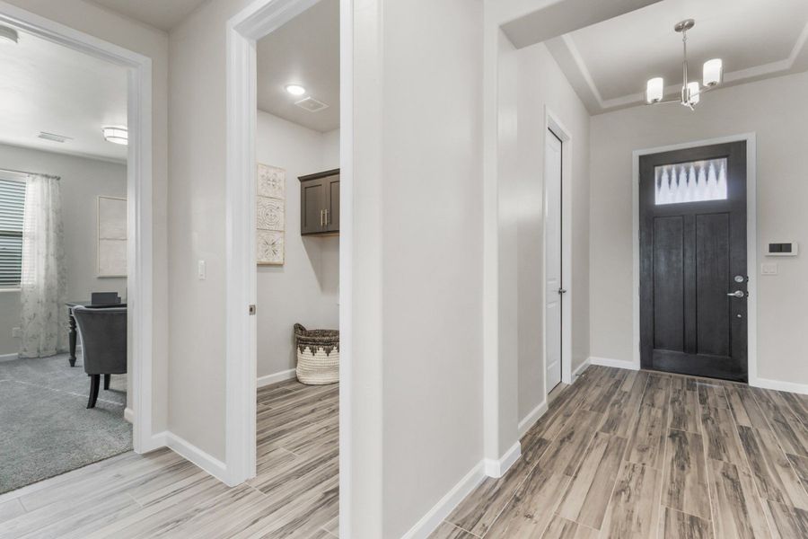 Representative unfurnished interior of a home built from the Valencia by Hakes Brothers in Hillside Park, El Paso (Image 19).