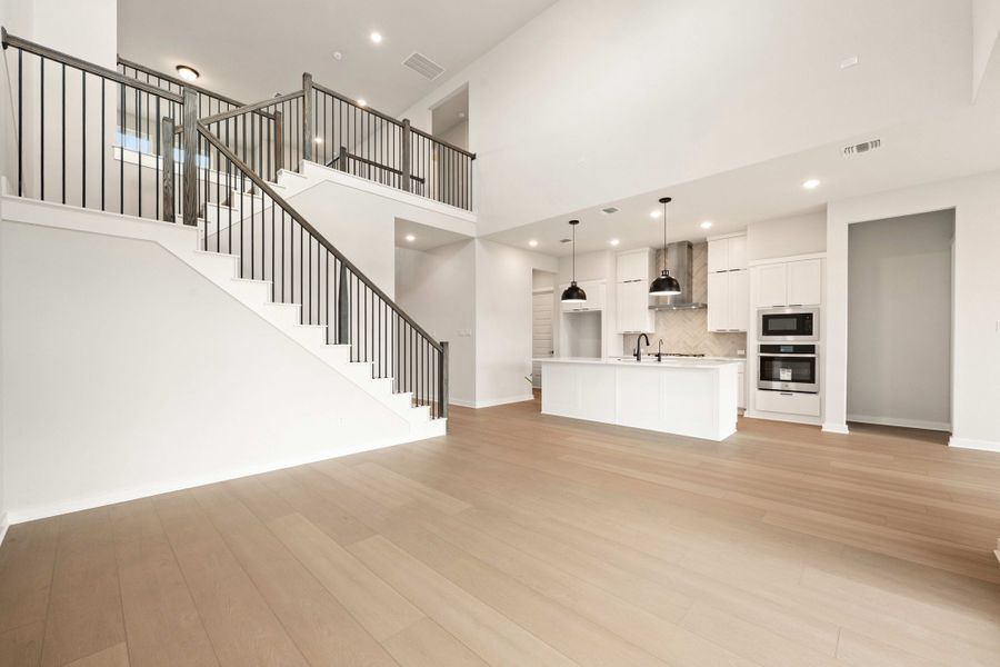 Spacious, unfurnished interior of a new home in Wolf Ranch, Georgetown (Image 25).