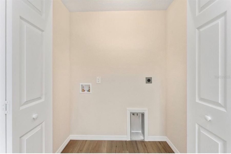 Spacious, unfurnished interior of a new home in , Dunnellon (Image 12).