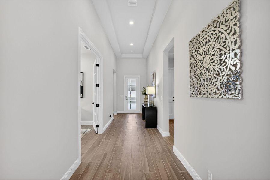 Foyer 8-web-or-mls-5D1A6044