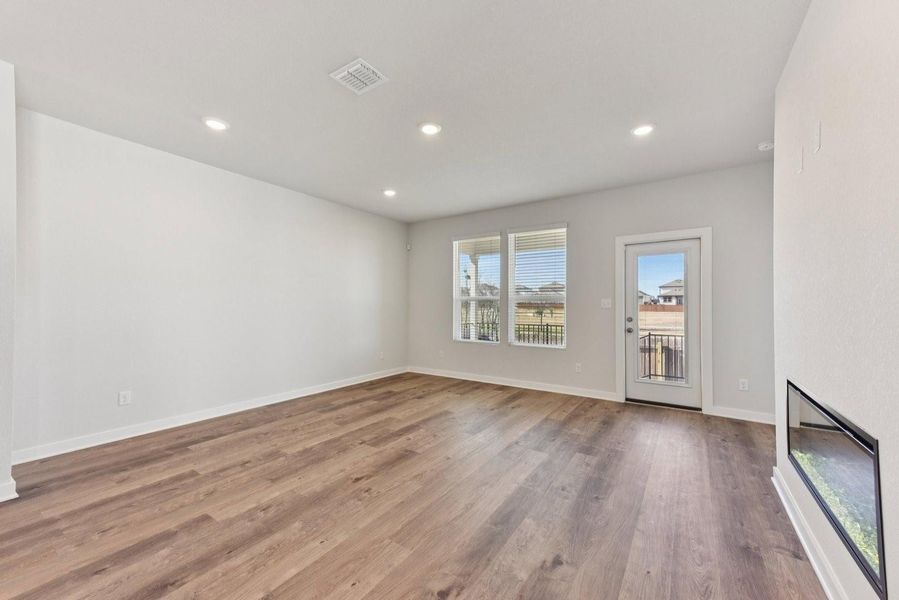 Spacious, unfurnished interior of a new home in Stallion Run, Buda (Image 19).