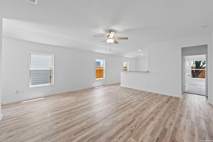 Spacious, unfurnished interior of a new home in , San Antonio (Image 13).