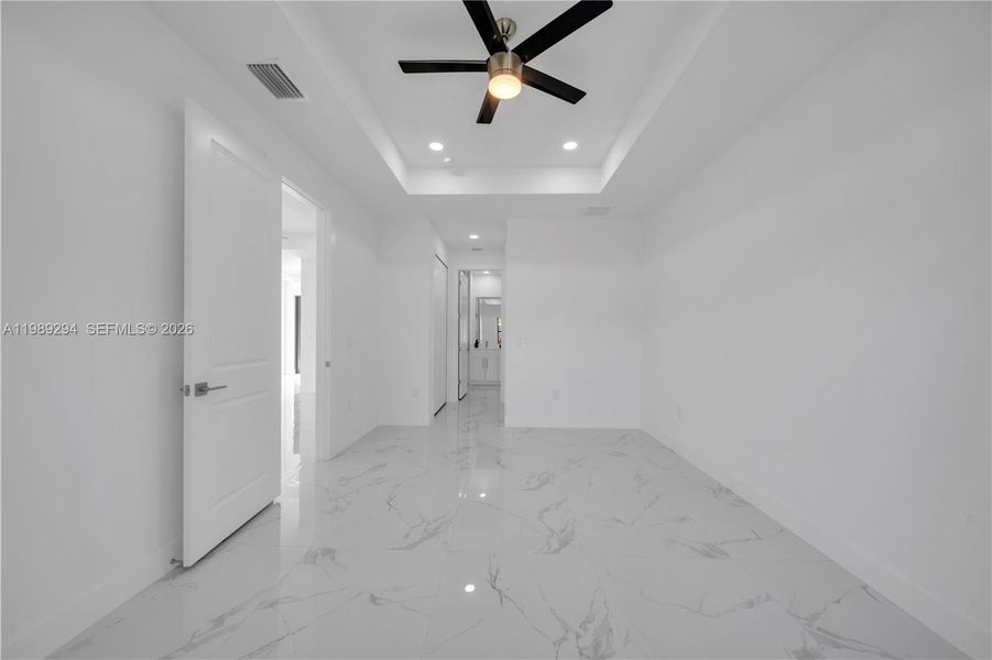 Spacious, unfurnished interior of a new home in , Lehigh Acres (Image 39).