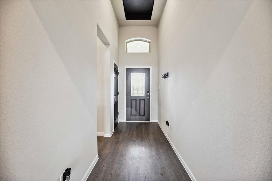 Spacious, unfurnished interior of a new home in Sierra Vista West, Rosharon (Image 18).