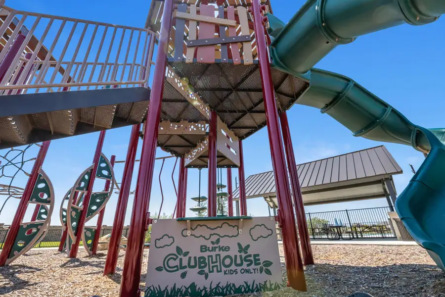 Image 26 of a home in Beacon Hill.