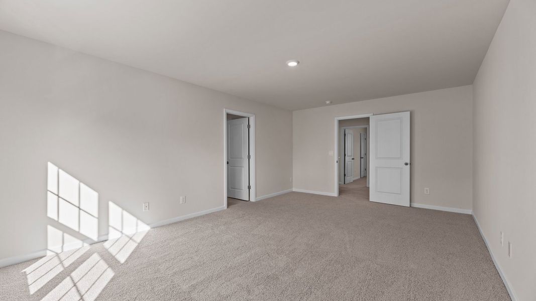 Spacious, unfurnished interior of a new home in East Ridge, Ayden (Image 17).