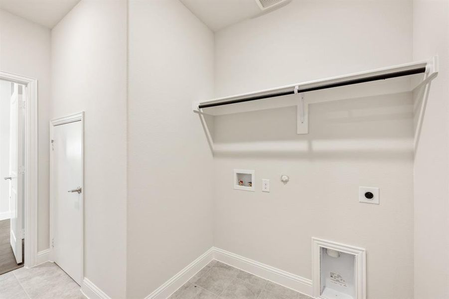 Spacious, unfurnished interior of a new home in Liberty, Melissa (Image 34).