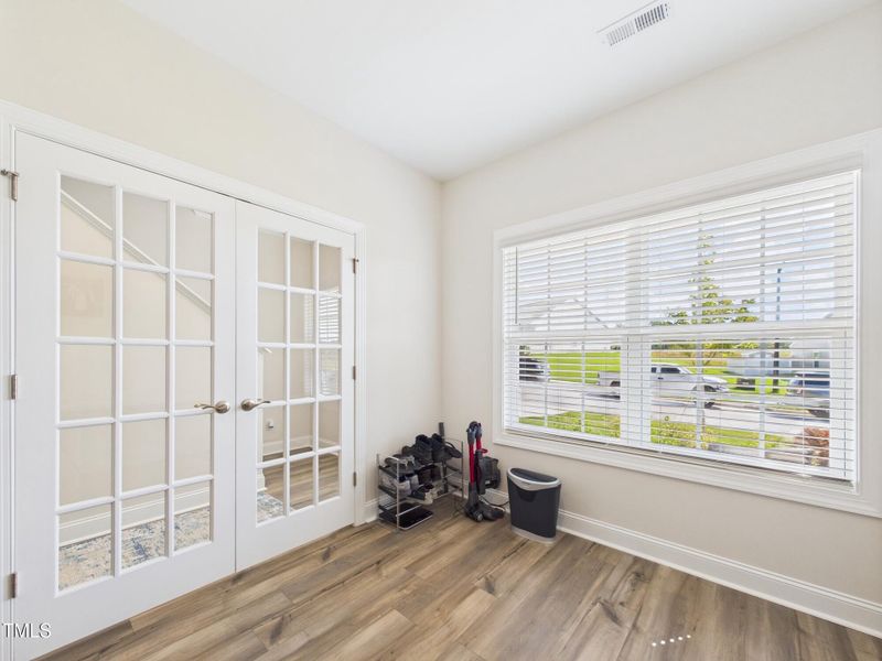 CAM01608G0-PR0104-STILL021