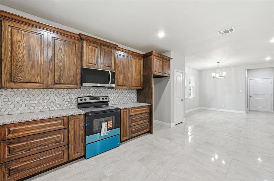 Furnished interior view inside a new home in , Cleburne (Image 10).