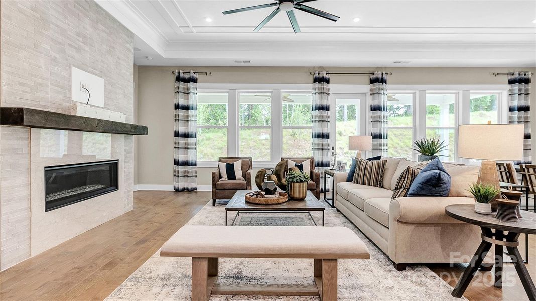 Model photo used for reference