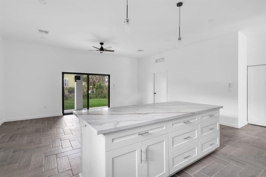 11-web-or-mls-2551NW14th-11