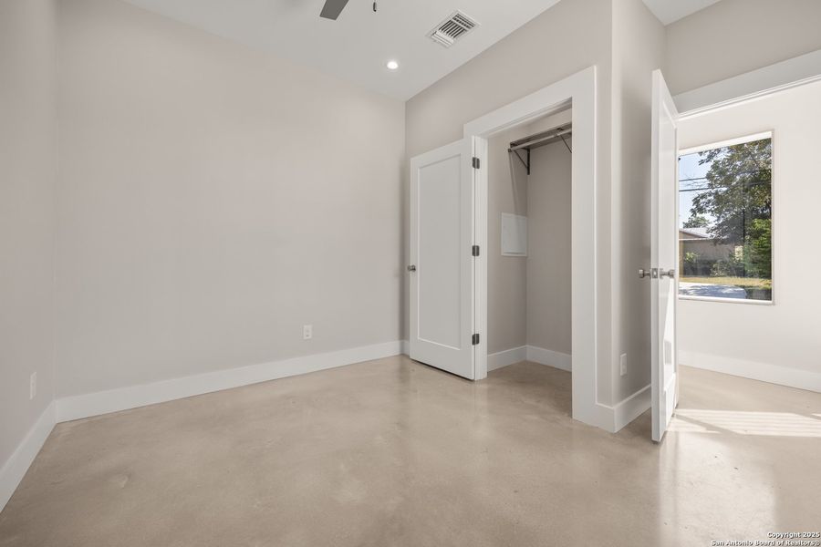 Spacious, unfurnished interior of a new home in , San Antonio (Image 12).