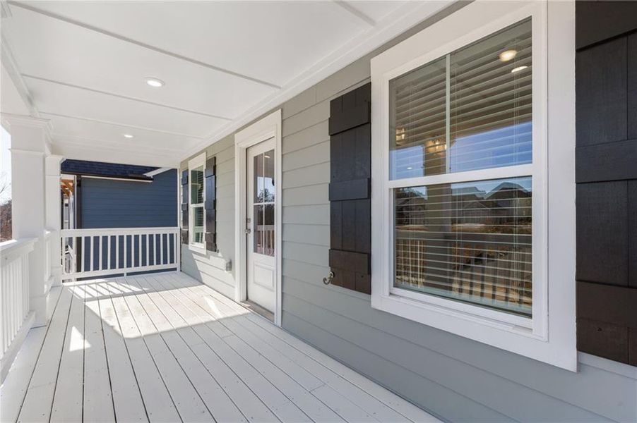 Exterior details and patio area of a home in , Athens (Image 24).