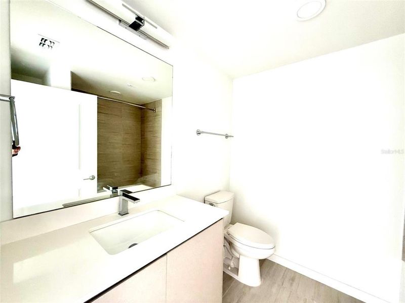 Furnished interior view inside a new home in , Orlando (Image 7).
