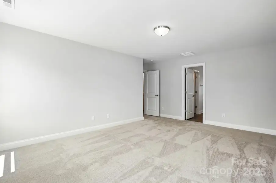 Spacious, unfurnished interior of a new home in Hampton Woods, Charlotte (Image 18).