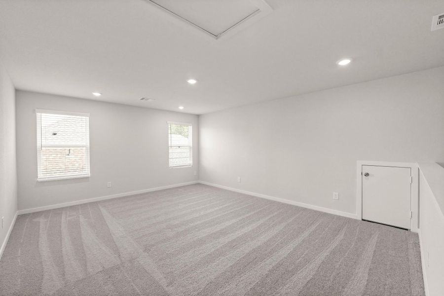 Spacious, unfurnished interior of a new home in Lakes at Crockett Martin, Conroe (Image 21).