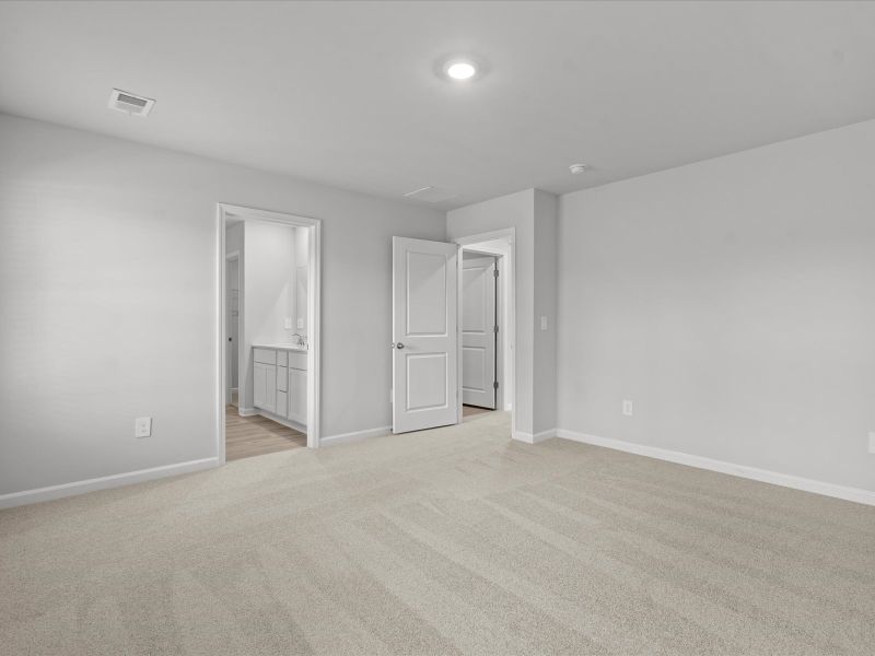 Spacious, unfurnished interior of a new home in Village at White Pine, Pendleton (Image 17).