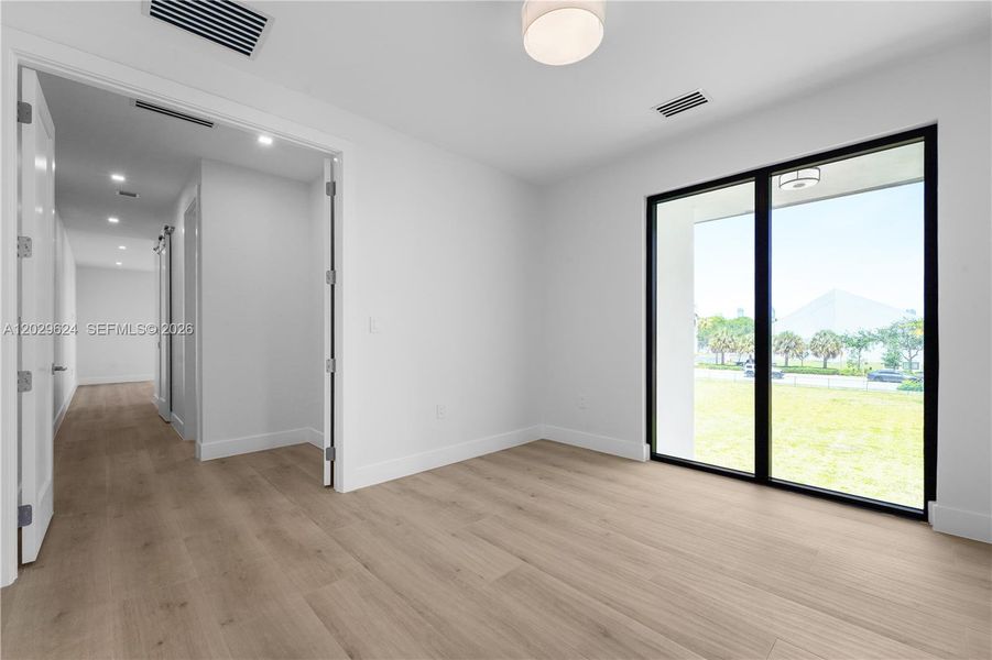 Spacious, unfurnished interior of a new home in , Miami (Image 42).