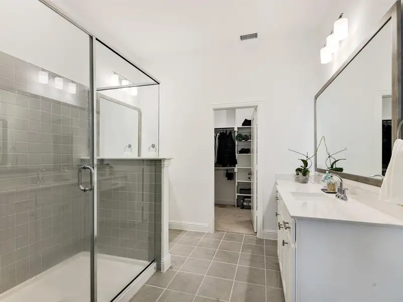 Furnished interior view inside a new home in , Grand Prairie (Image 13).