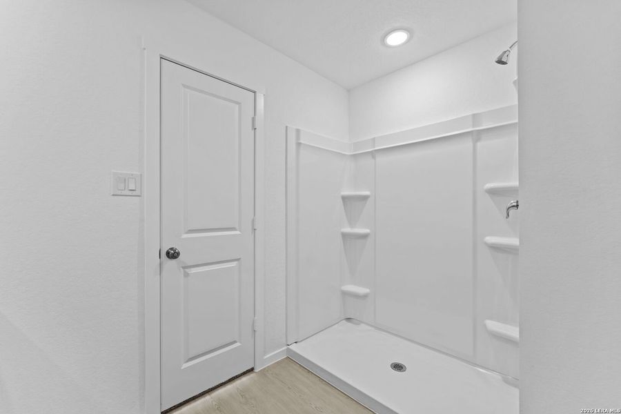 Spacious, unfurnished interior of a new home in Waterwheel, San Antonio (Image 10).
