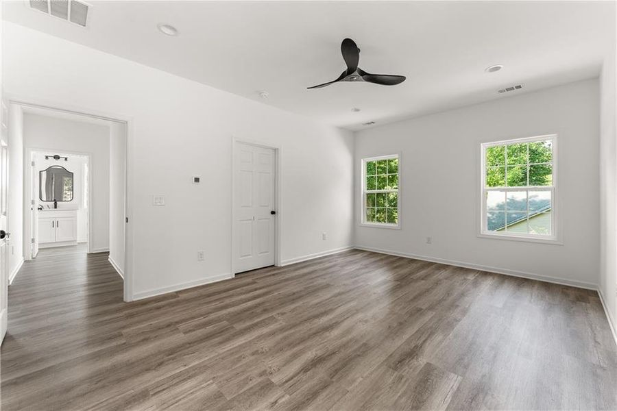 Spacious, unfurnished interior of a new home in , Gainesville (Image 22).