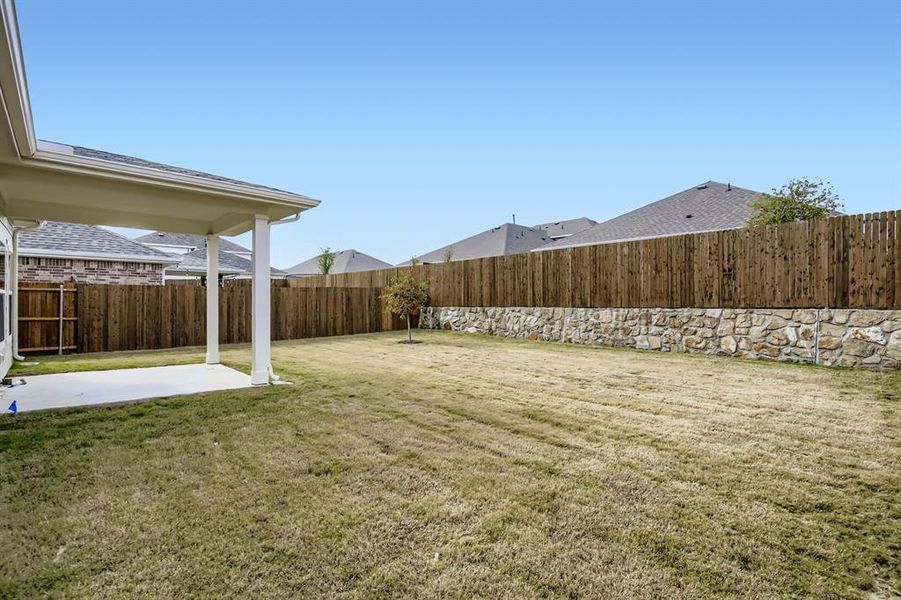 Exterior details and patio area of a home in Ambergrove, Royse City (Image 17).