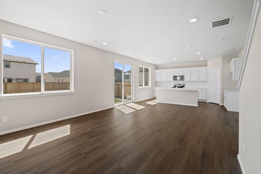 Spacious, unfurnished interior of a new home in Wolf Creek Run West, Strasburg (Image 12).