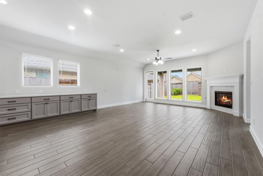 Spacious, unfurnished interior of a new home in Riceland, Mont Belvieu (Image 15). Spacious, unfurnished interior of a new home in Riceland, Mont Belvieu (Image 15).