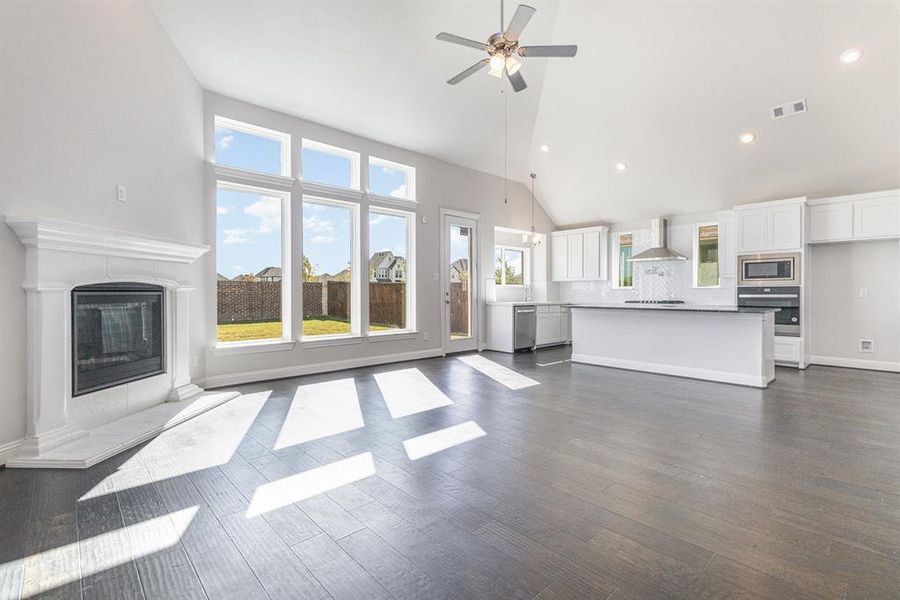 Spacious, unfurnished interior of a new home in Edgewater, Fate (Image 15).