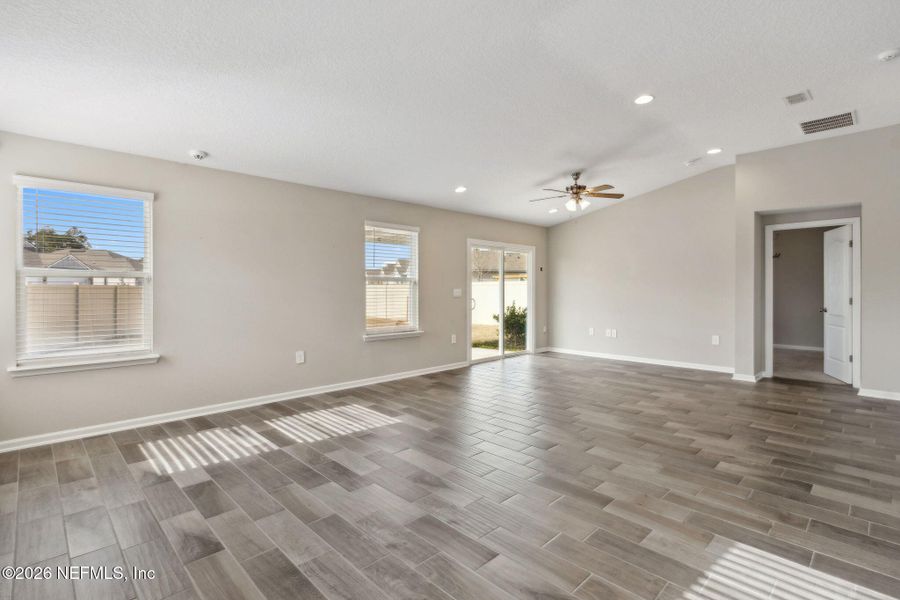 Spacious, unfurnished interior of a new home in , Yulee (Image 25).