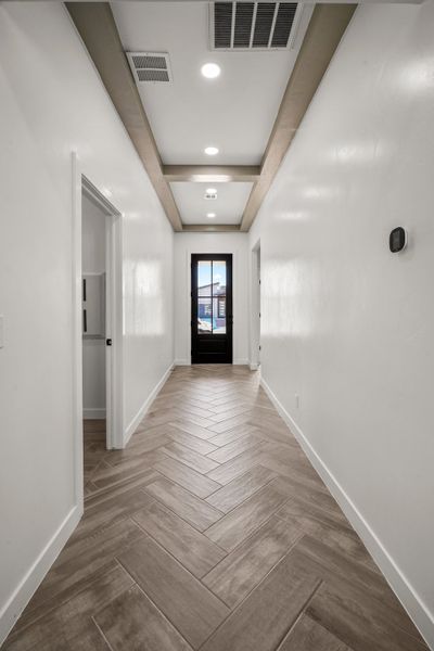 Spacious, unfurnished interior of a new home in Tierra Del Este 91, El Paso (Image 15). Spacious, unfurnished interior of a new home in Tierra Del Este 91, El Paso (Image 15).