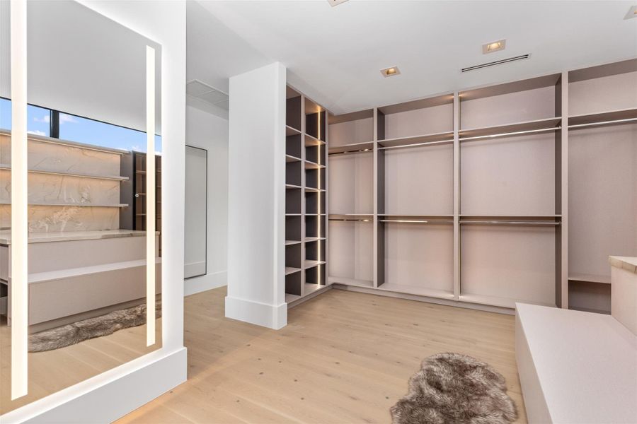 Spacious, unfurnished interior of a new home in , Fort Lauderdale (Image 22).