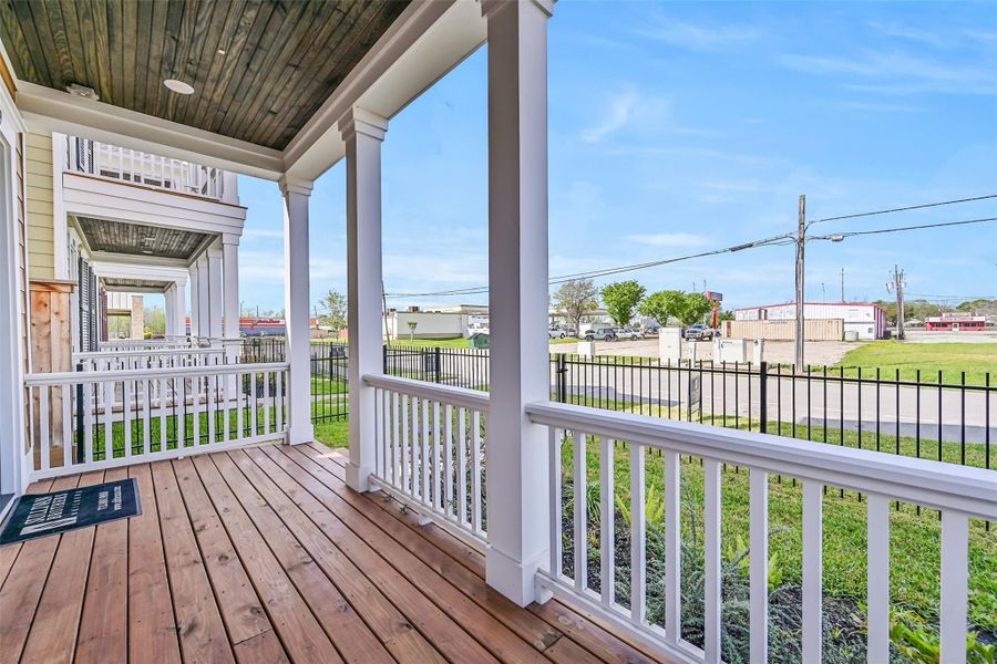 Exterior details and patio area of a home in Pearland Old Townsite, Pearland (Image 3).