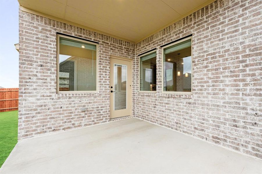 Exterior details and patio area of a home in Star Ranch, Godley (Image 21).