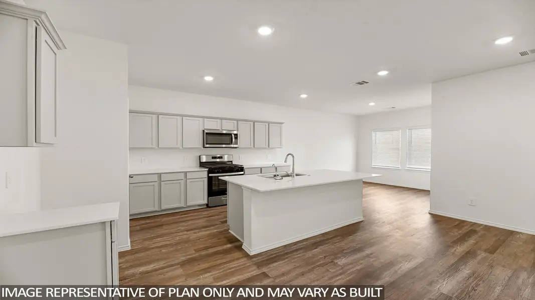 Furnished interior view inside a new home in River Ranch Trails, Dayton (Image 4).