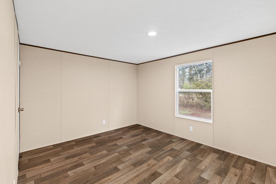 Spacious, unfurnished interior of a new home in , Summerville (Image 16).